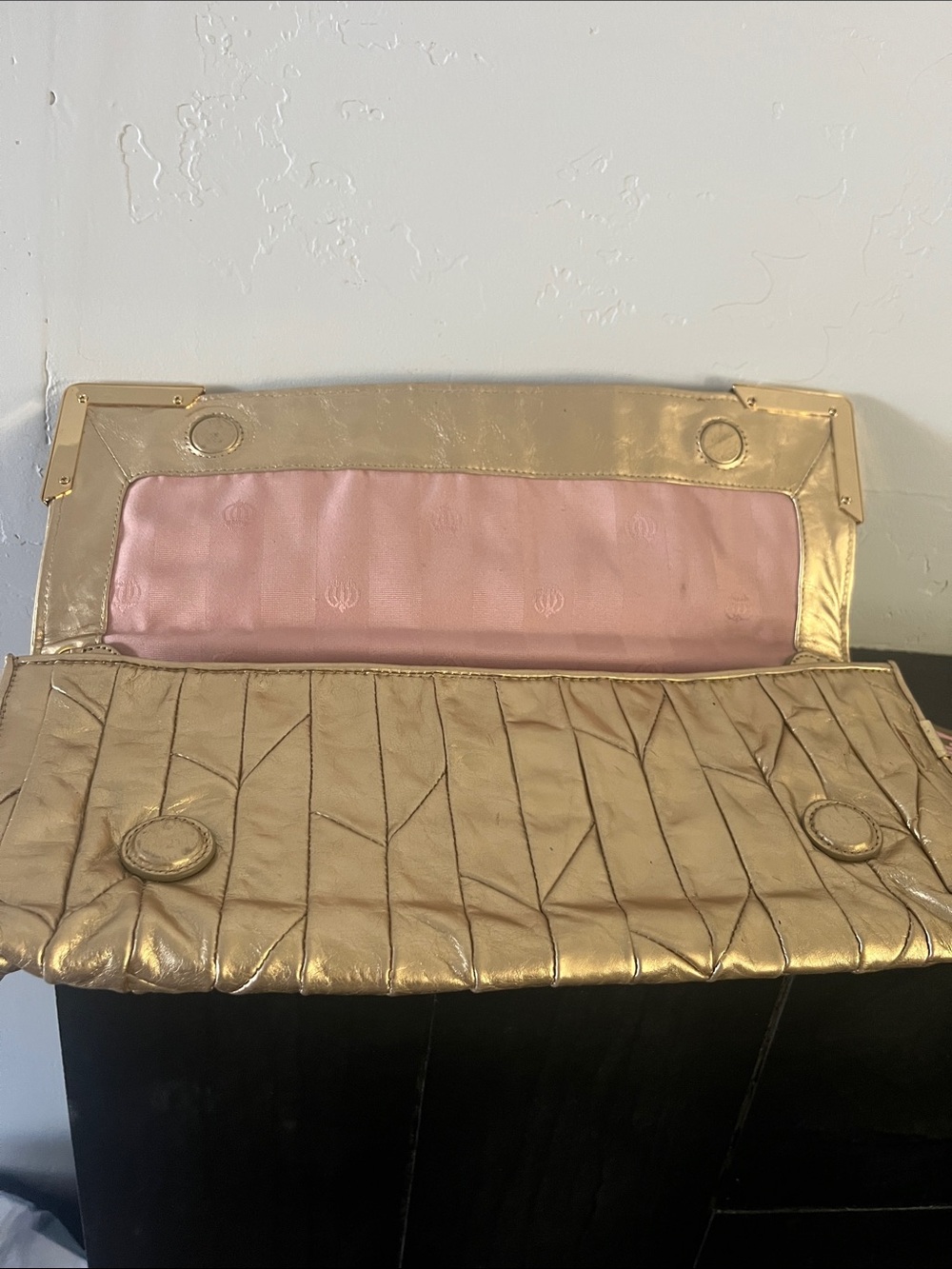 Juicy Couture Vintage 80’s Metallic Gold Quilted Chain Clutch with Handle - Picture 3 of 10